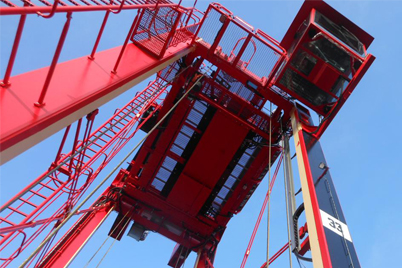 Straddle carrier with igus® e-chains® and chainflex® cables