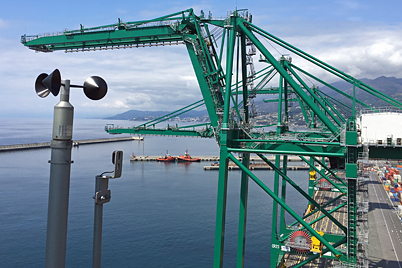STS crane with igus® e-chains® and chainflex® cables