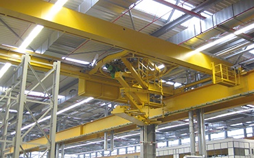 Double-girder travelling crane